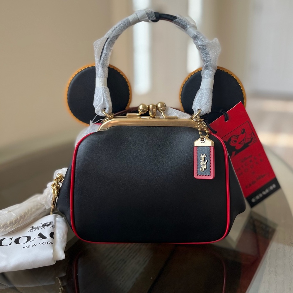 Coach x Mickey mouse GLVTN kisslock